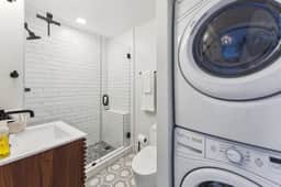 Boho Loft | Bright Top Floor 1BR | King bed + W/D - Image 5