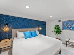 Bright Garden Level DC 1BR Condo| King Bed + W/D - Image 2