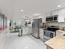Bright Garden Level DC 1BR Condo| King Bed + W/D - Image 4