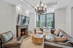 Capitol View 3BR Rowhouse | Convention Center Shaw - Image 2
