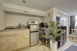 Cozy, Private Unit + Free Gated Parking - Image 5