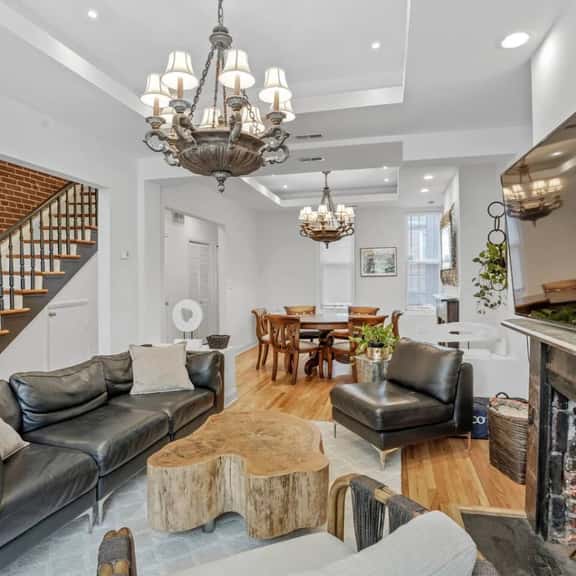 Capitol View 3BR Rowhouse | Convention Center Shaw - Image 1