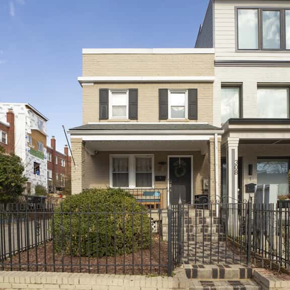 Cozy, Private Unit + Free Gated Parking - Image 1