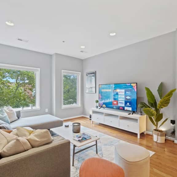 The Wilson | Shaw Duplex | 4BR Private Suites - Image 1