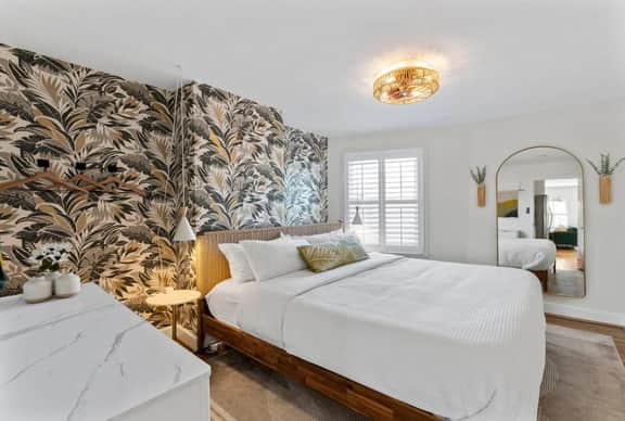 Boho Loft | Bright Top Floor 1BR | King bed + W/D - Image 3