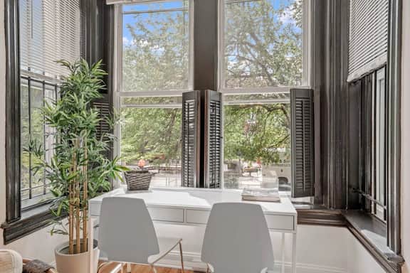 Capitol View 3BR Rowhouse | Convention Center Shaw - Image 3