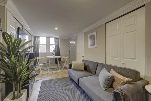 Cozy, Private Unit + Free Gated Parking - Image 2