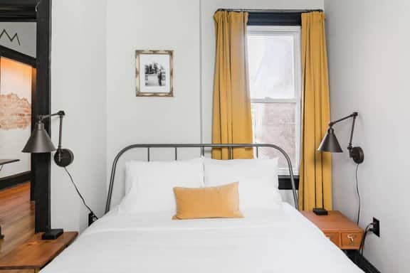 Massive 6BR & 4BA Private Duplex Townhouse, Centra - Image 5