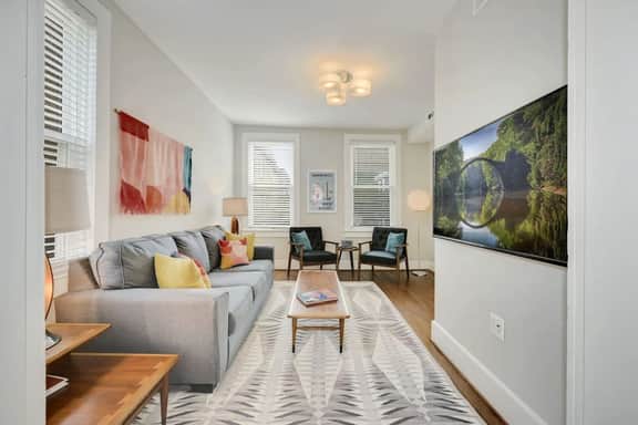 Mid-Century Townhome Steps from Restaurants - Image 5