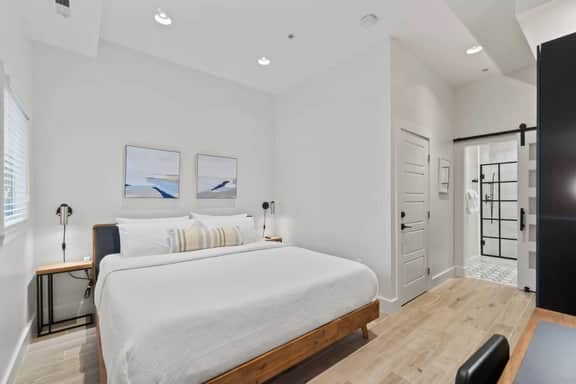 The Wilson | Shaw Duplex | 4BR Private Suites - Image 5