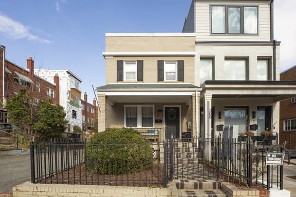 Cozy, Private Unit + Free Gated Parking - Image 1